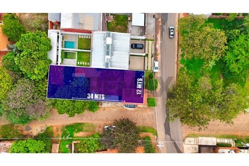 Propiedad de 408 m2 en esquina, zona residencial