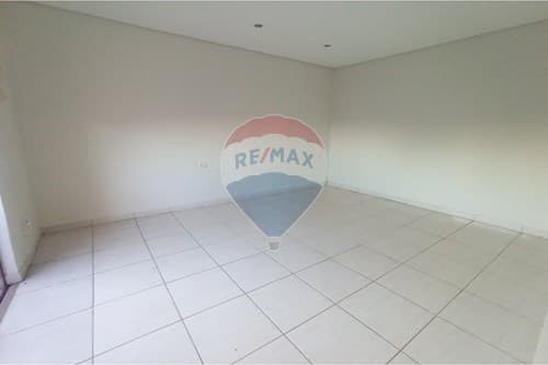 Casa en alquiler lambare — foto 5