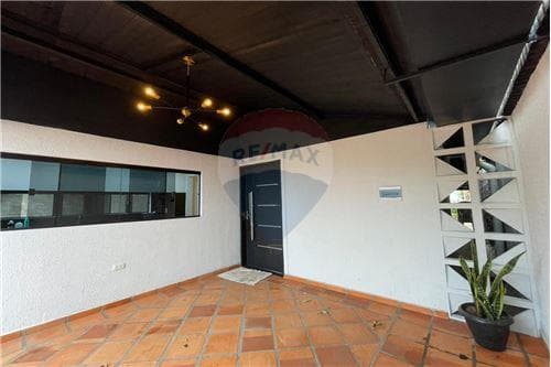 Se alquila casa amoblada con amplio patio — foto 4