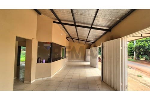 Salon comercial en Capiatá — foto principal