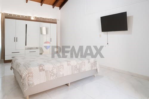 En venta casa de 3 dorm con piscina-Los Laureles — foto 5