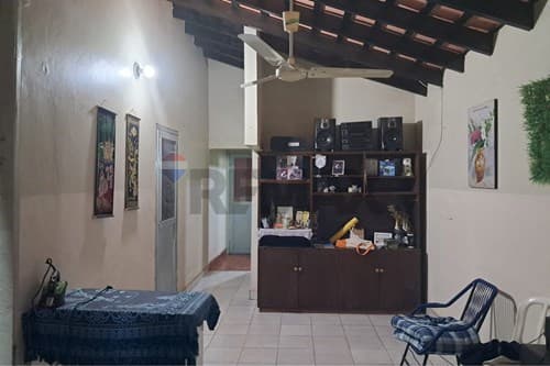 Casa en Cnel Oviedo — foto 3