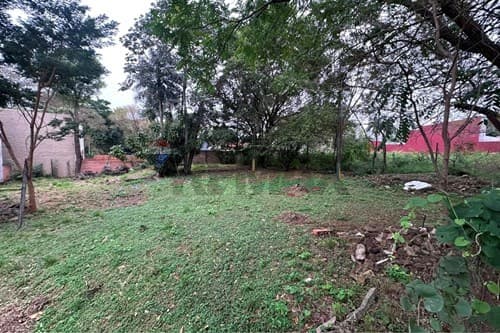 En venta amplio terreno en Lambaré