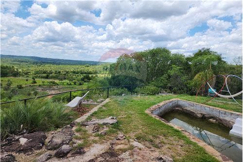 Chalet con arrollo en Piribebuy — foto 4