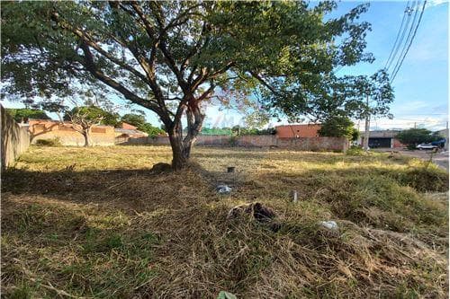 Amplio terreno de 1.270 m2 en m.r.a — foto 2