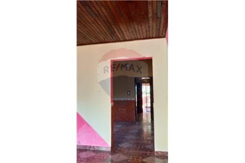 Casa en caacupe barrio loma, foto 4