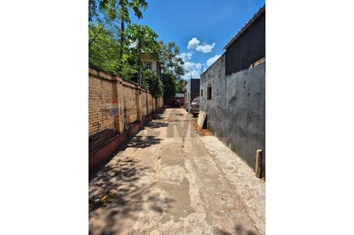 "Local Comercial Espacioso en Itauguá Central" — foto 3