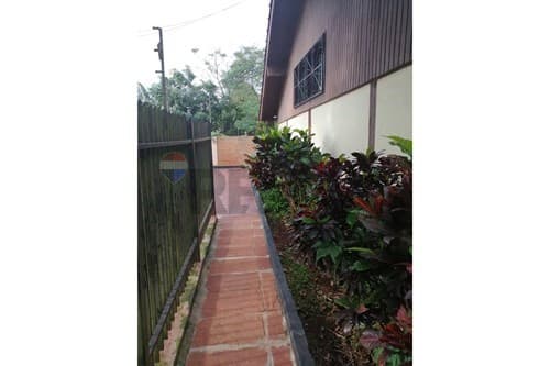 Hernandarias: Casa Espaciosa en Venta, foto 3