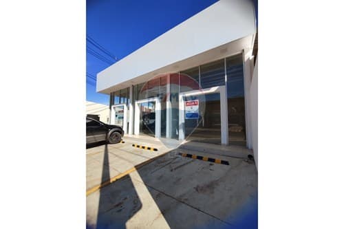 Local comercial en esquina — foto 4