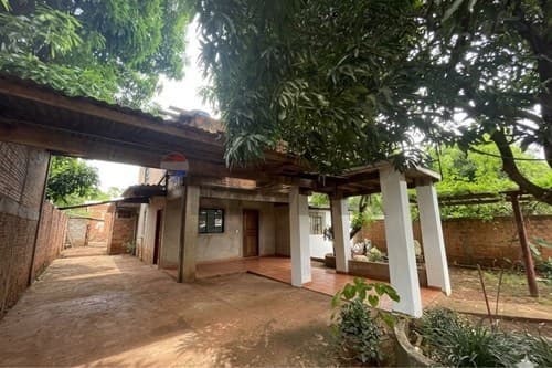 Casa de dos pisos a terminar en venta