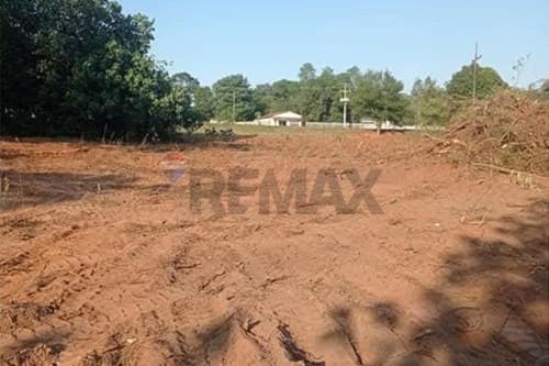 ¡Terreno Estratégico en Gral. Resquín! 4400 m²