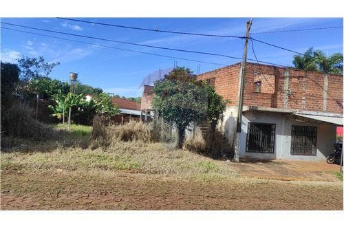 Propiedad en esquina con locales