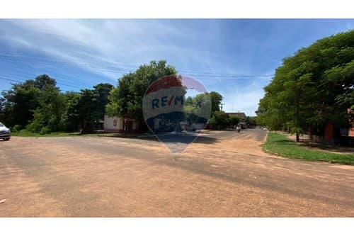 Propiedad céntrica en esquina - Gral Aquino — foto 2