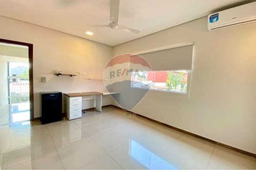 Moderna casa semi amoblada en alquiler - Luque