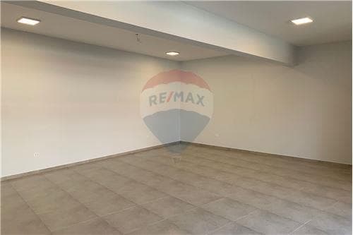 📣se alquila local comercial en planta baja, a media cuadra de molas lópez en barrio santisima Trinidad‼ — foto 5