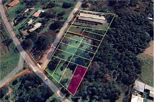 Amplio lote a pasos del circuito comercial - venta