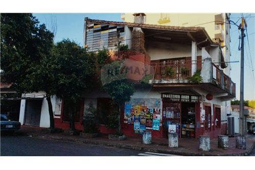 Venta de Casa de plantas con local Comercial
