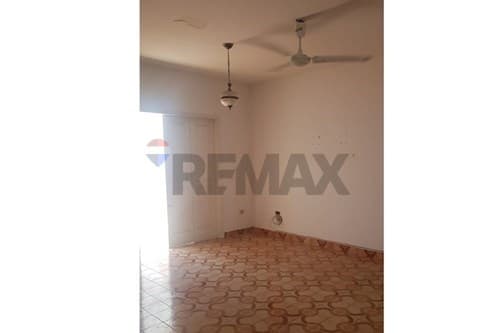 hermosa casa sobre Avenida Pozo Favorito — foto 3