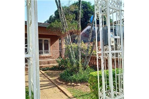 Casa en caacupe barrio loma — foto principal