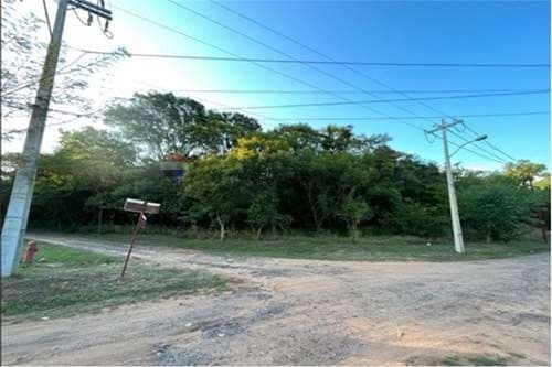 Amplio terreno en esquina en barrio surubi'i, foto 3