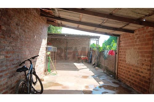 "Casa Ideal en Encarnación: 4 Hab, 432m² Totales", foto 3