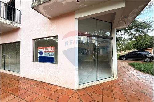 Alquilo salón comercial/oficina Barrio San Miguel