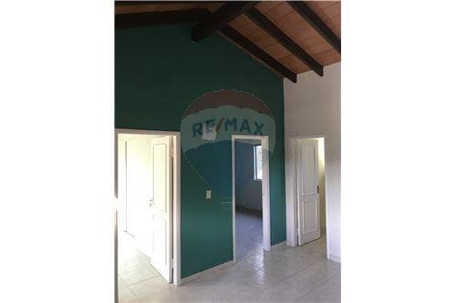 Alquilo casa en San Lorenzo zona fuente shopping