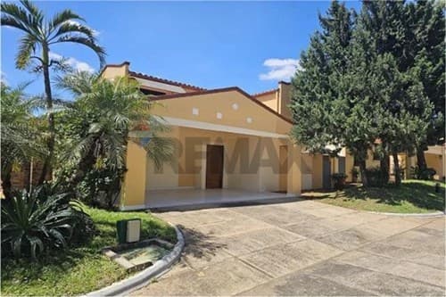En venta casa en condominio boulevard