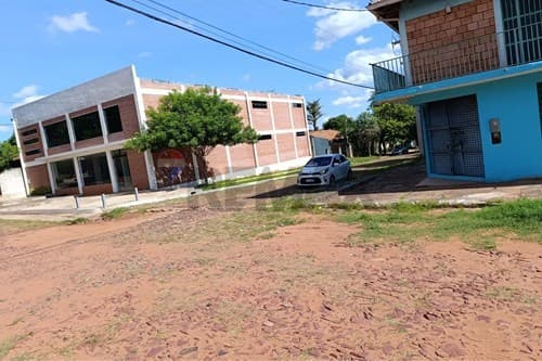 Casa en esquina con salón comercial, foto 4