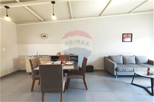 Casa tipo duplex moderna y amoblada en aregua — foto 5