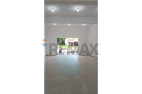Hermoso salón comercial sobre ruta Thomson Ypané, foto 5