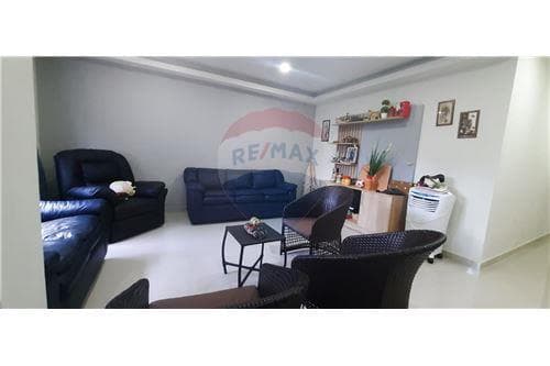 Casa Nueva Frente al Club Itapua Pora