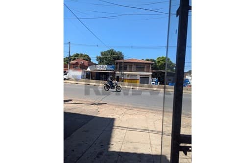 Salon comercial sobre ex ruta acceso sur — foto 2
