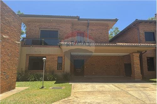 Residencia en Barrio Cerrado Laguna Grande