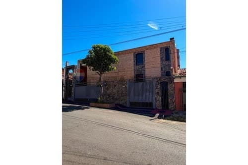¡Casa de Ensueño en Barrio Jara, Asunción!