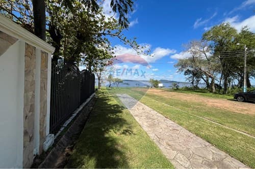 Residencia frente al lago c/ playa propia sanber