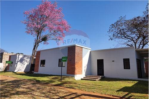 Casa amoblada en condominio seguro en aregua