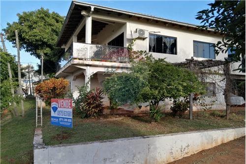Casa de dos plantas y un tinglado en Fram — foto 5