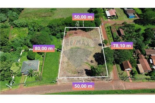 En venta amplio terreno en el centro de C. Miranda