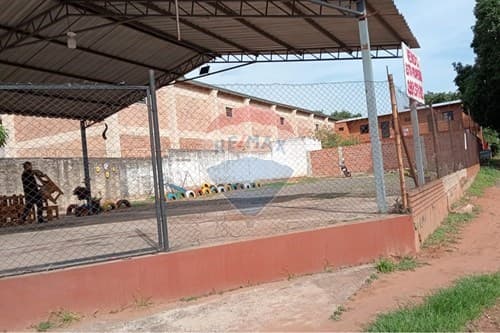 Local comercial en esquina sobre acceso sur — foto 3
