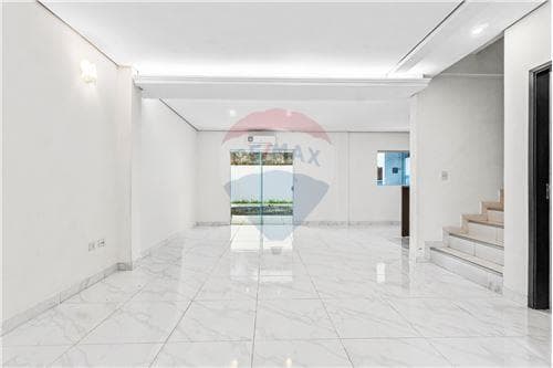 En venta duplex en Villa Elisa — foto 3