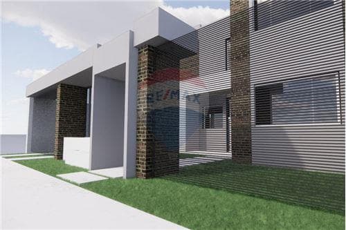 En venta amplia casa con piscina en Villa Elisa