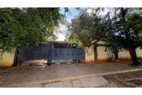 "Venta de Casa con Piscina - Lambaré" — foto 4