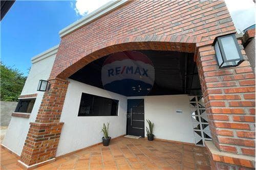 Se alquila casa amoblada con amplio patio — foto 2