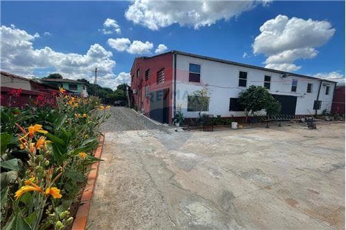 Amplia propiedad comercial en venta — foto 5