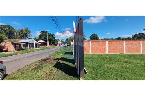 Terreno amurallado a pasos de gral aquino — foto 3