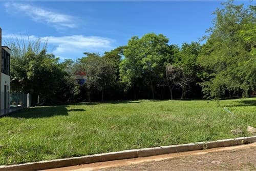 "Inversión Ideal: Terreno de 360m² en Ypacaraí" — foto 4