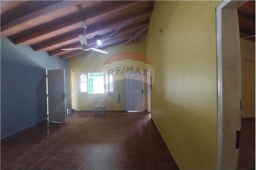 Alquilo amplia casa en la ciudad de j.a.saldivar