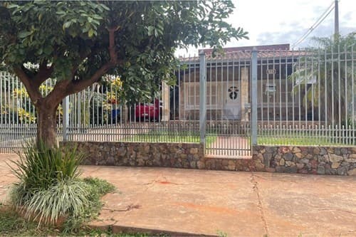 Casa en esquina frente al colegio kuarahy — foto 5