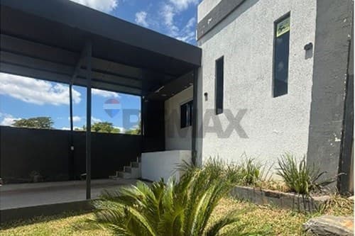 Casa moderna en venta Mariano Roque Alonso